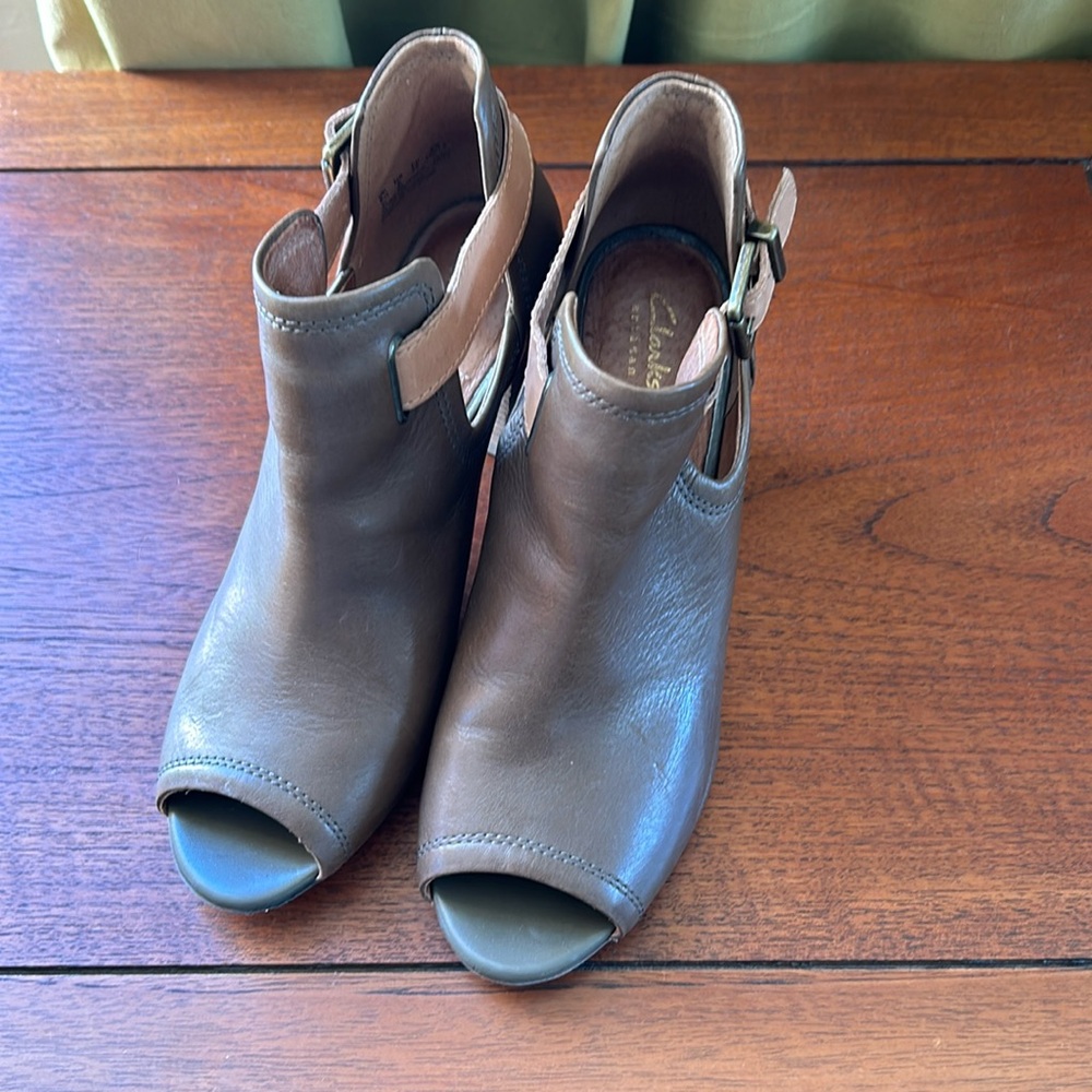 Clarks heels!